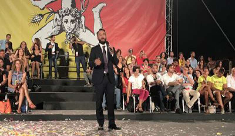 M5S, Cancelleri candidato alla Regione Sicilia. Di Maio: “Se vinciamo qui, vinciamo a Roma”