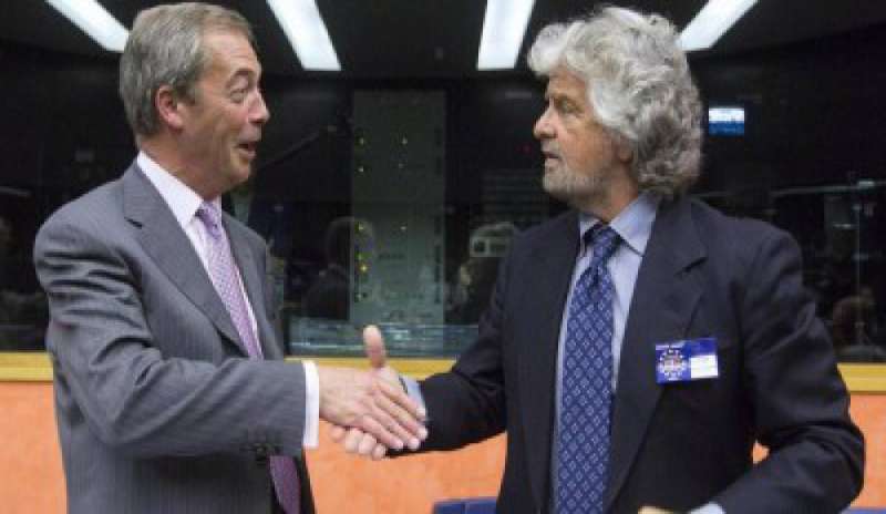 M5s torna tra gli euroscettici: Farage chiede la testa di Borrelli