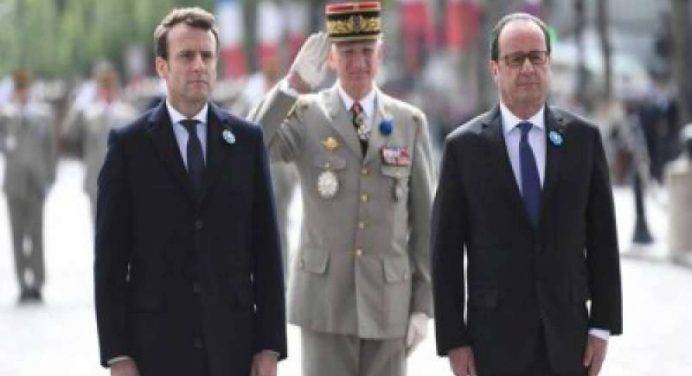 Macron commemora con Hollande la vittoria nella Seconda Guerra Mondiale