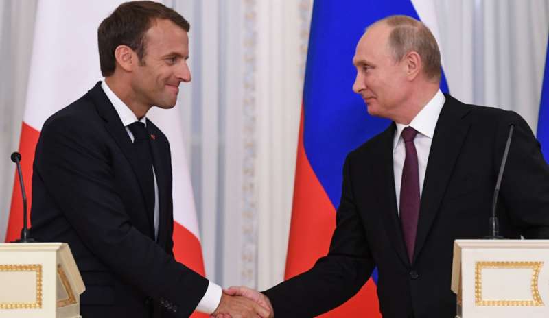 Macron: “Dobbiamo investire di più in Russia”
