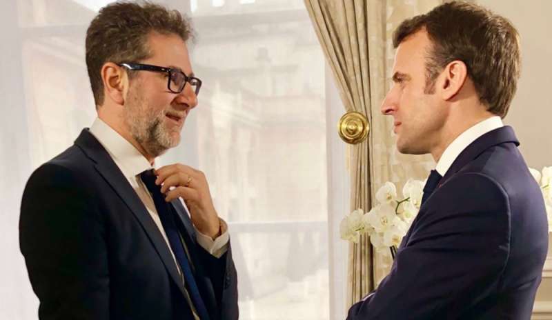 Macron tende la mano all'Italia