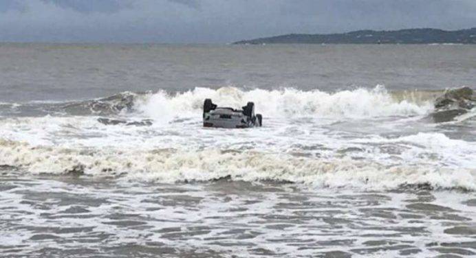 Maltempo: auto travolta dall'acqua, un morto