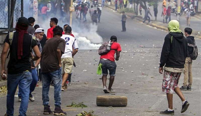 Managua: scontri in piazza e feriti