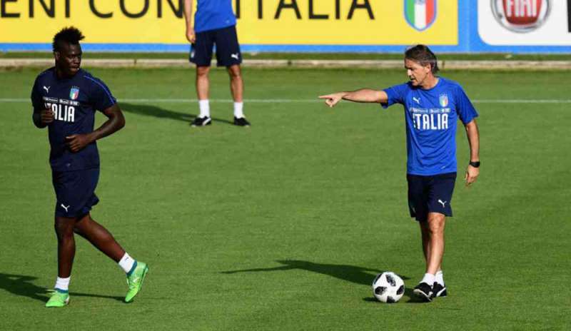 Mancini: “L'Italia non può non qualificarsi agli Europei”