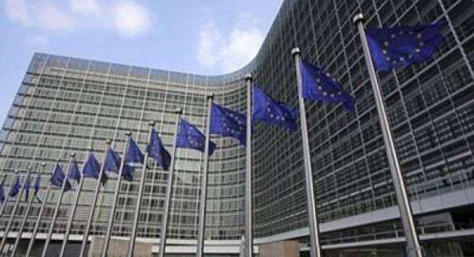 Manovra, l’Ue “rimanda” l’Italia: “Potrebbe non rispettare il Patto di Stabilità”