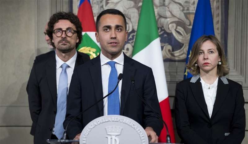 Di Maio insiste: “Berlusconi faccia passo di lato”