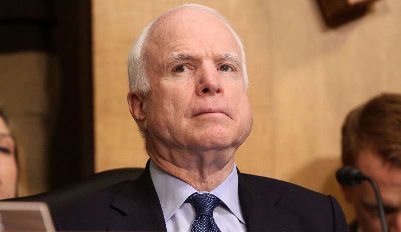 McCain, 'no' ad Haspel ma un funzionario lo deride