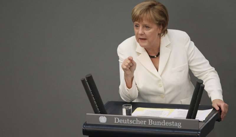 Merkel tuona contro l'estrema destra