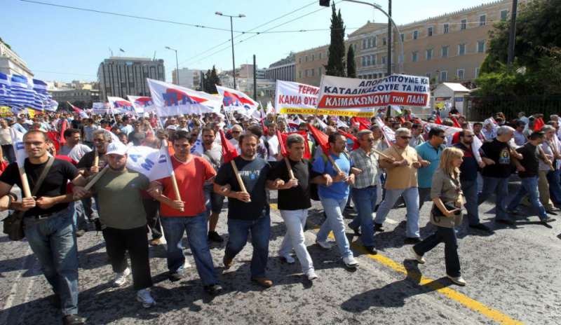 Migliaia di persone in piazza per Tsipras ad Atene e Parigi
