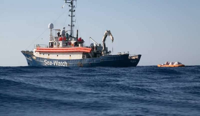 Migranti, 52 persone a bordo della Sea Watch