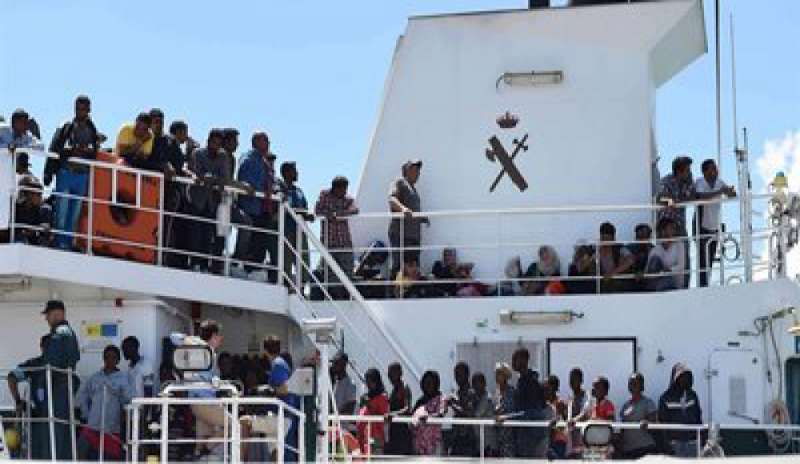 Migranti, c’è l’intesa con Francia e Germania, Gentiloni: “Ora fatti concreti”