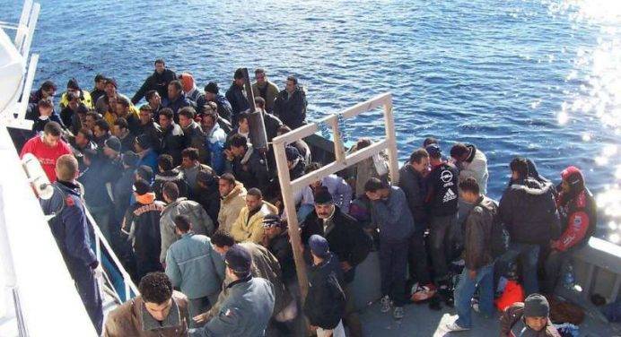 Migranti, esposto all'Aja contro Unione europea ed Italia