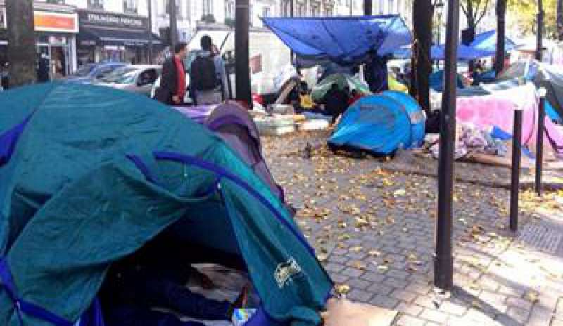 Migranti, Hollande: “Sgombereremo anche il campo profughi di Parigi”