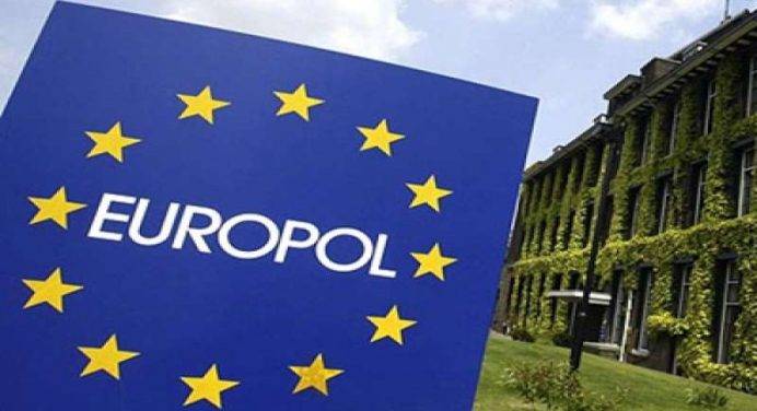 MIGRANTI, L’ALLARME DELL’EUROPOL: “30.000 PERSONE COINVOLTE NEL TRAFFICO DI ESSERI UMANI”