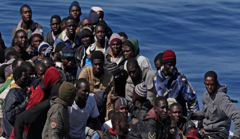 Pinotti sui migranti: “Livello non sostenibile, l’Europa non si giri dall’altra parte”
