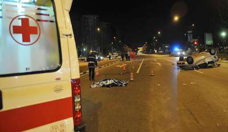 Milano, si lancia fuori dall’auto e viene travolta: morta una 17enne