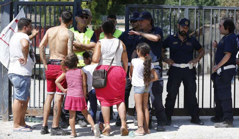 Minacce dei rom sgomberati: “Entreremo nelle vostre case”