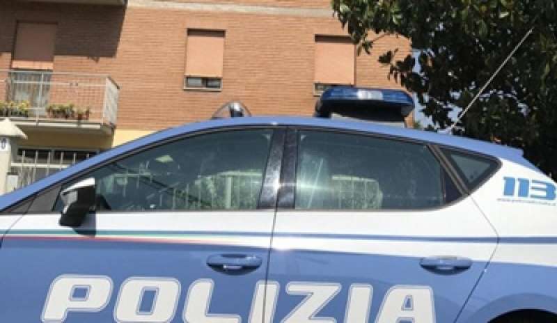 Modena. Uccide il compagno a coltellate e avverte la Polizia