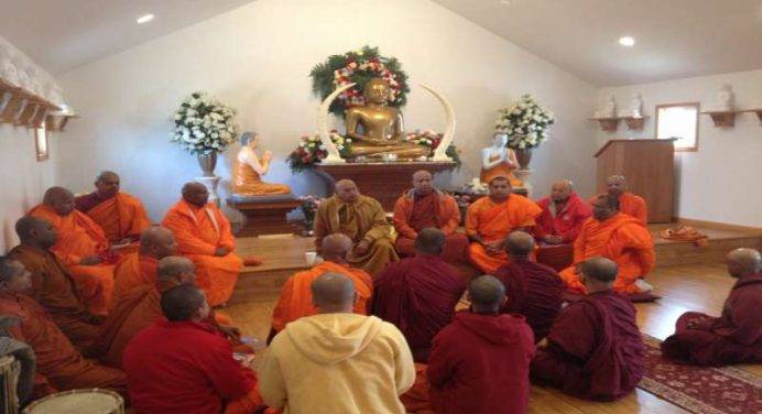 Monaci birmani e srilankesi insieme. Protestano i buddisti