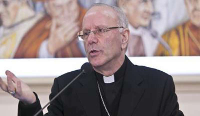 Mons. Galantino: “Necessario arginare l’epidemia della corruzione”