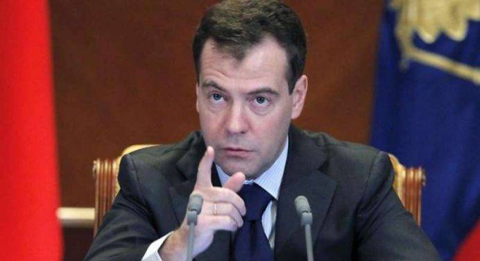 Mosca minaccia l’Occidente. Medvedev: “A rischio la sicurezza globale”