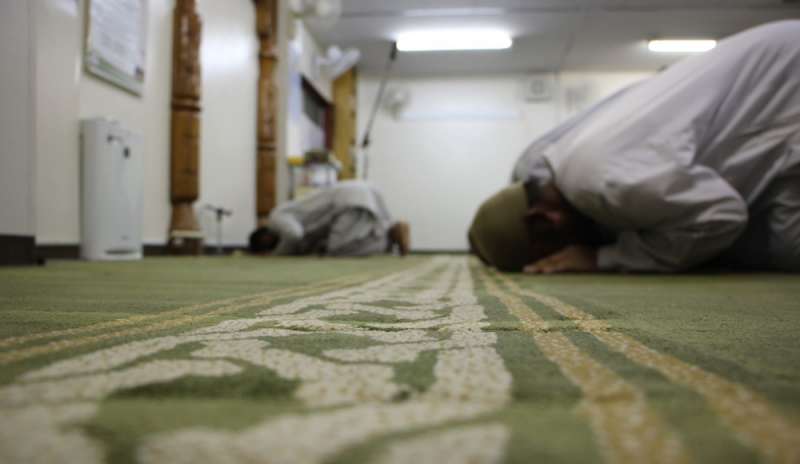 Moschea al posto di un negozio: è rivolta popolare
