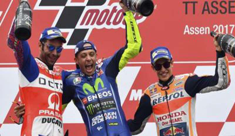 MotoGp, show Italia ad Assen: Rossi e Petrucci sul podio. Campionato riaperto