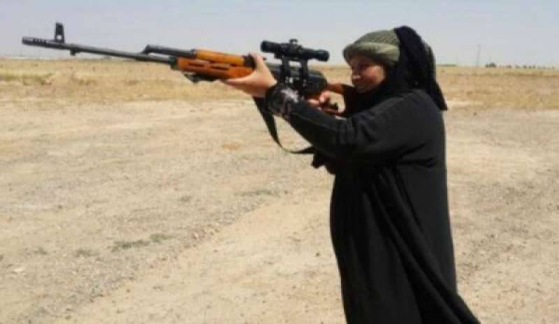 Muore nella lotta all’Isis. Donna martire diventa “sceicco”