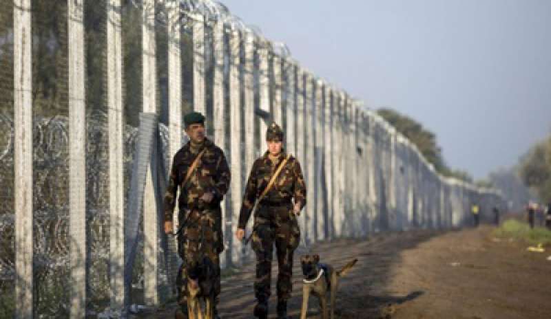 Muro anti migranti: Orban presenta il conto all’Ue, Bruxelles risponde picche