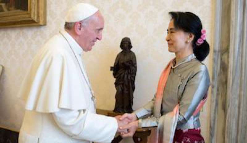 Myanmar, l’appello dei musulmani Rohingya al Papa: “Riporti la pace”