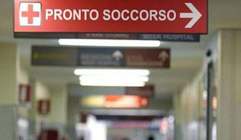 Napoli, 36enne muore per meningite da meningococco C
