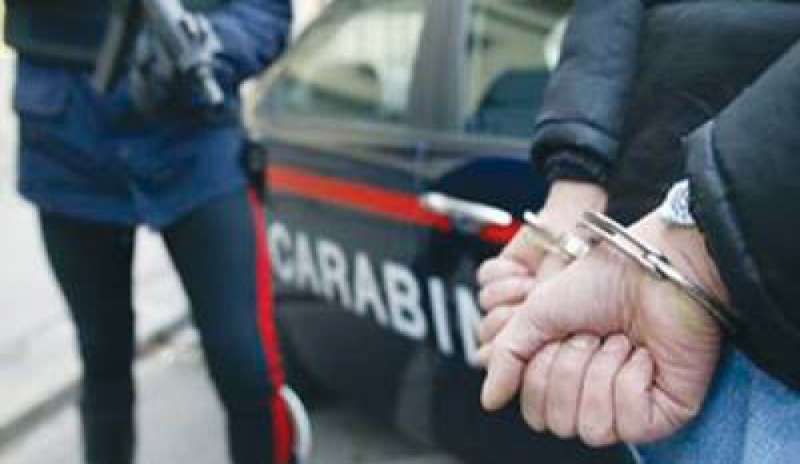 Napoli: progettavano di uccidere un carabiniere, 8 arresti nel clan Puca