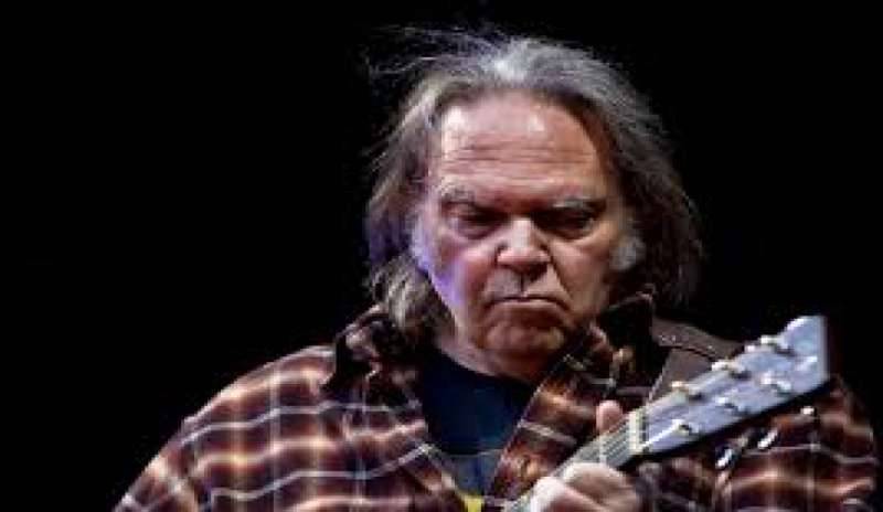 Neil Young, a 69 anni il suo nuovo album Storytone
