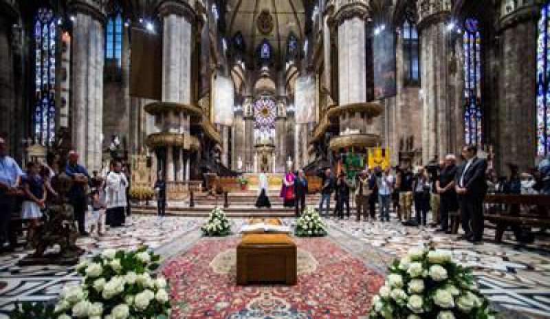 Nel Duomo di Milano la camera ardente del Cardinal Tettamanzi