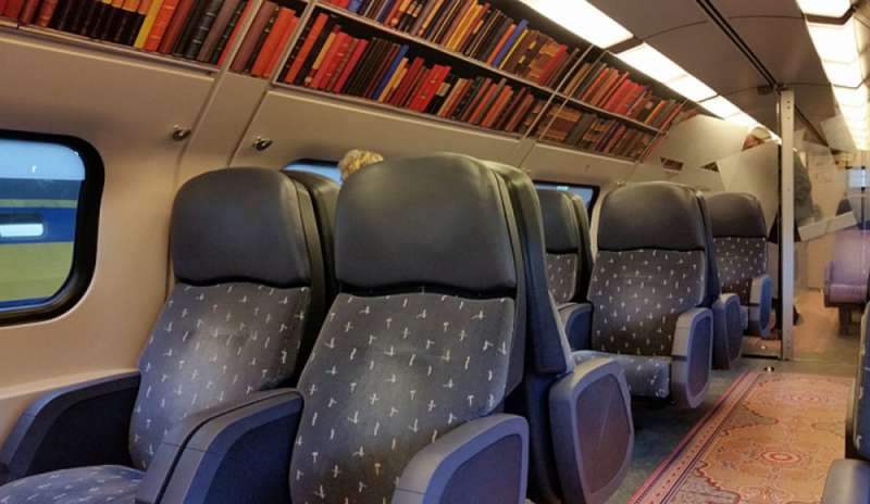 Niente tablet, pc o smartphone in viaggio: il treno in Olanda diventa una biblioteca mobile