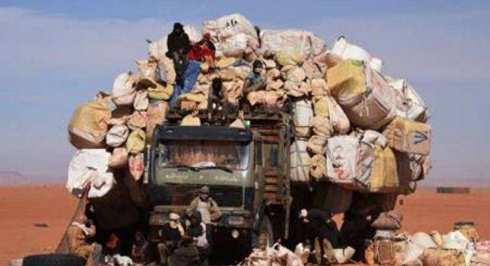 Niger: furgone di migranti si blocca nel deserto, 44 morti, 6 sono bambini