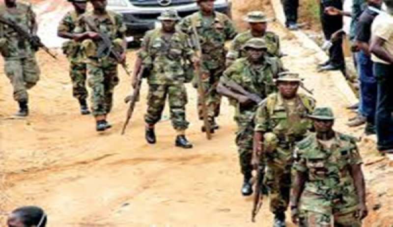 NIGERIA, BOKO HARAM RETROCEDE SEMINANDO MORTE: SCOPERTE FOSSE COMUNI