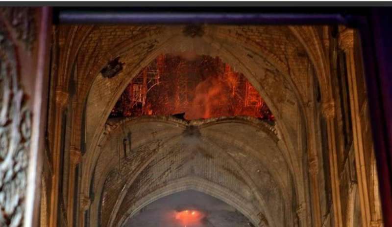 Notre Dame: le prime immagini dopo l'incendio