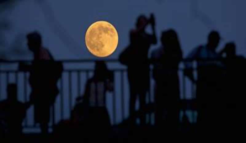 Novembre, luna da record: la più grande e luminosa degli ultimi 68 anni