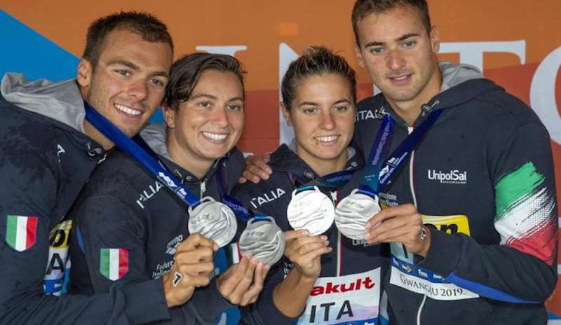 Nuoto: Italia argento nella staffetta mista