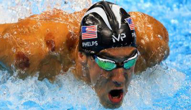 Nuoto, Michael Phelps battuto in velocità da uno squalo bianco