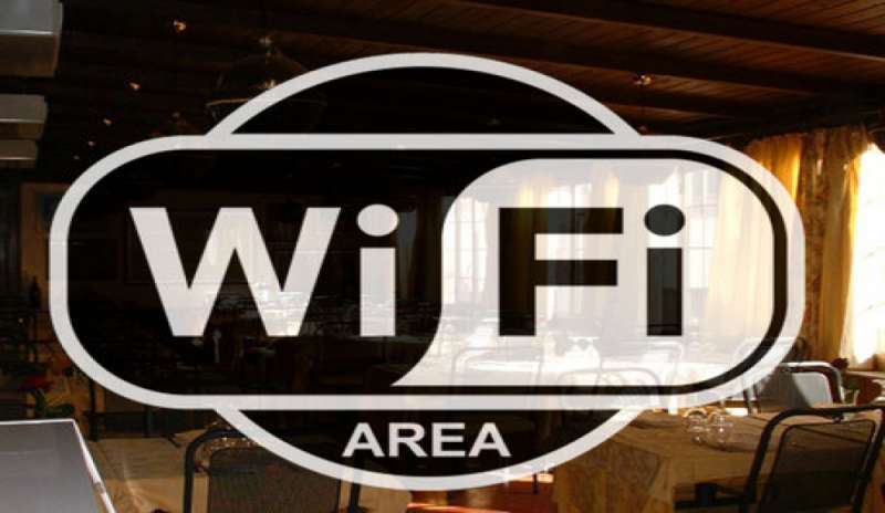 Nuovi italiani a tavola: il ristorante si sceglie solo se c’è il Wi-Fi
