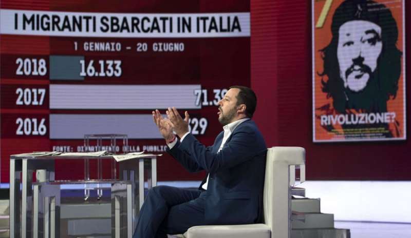Ong, Salvini: “Si scordino di arrivare in un porto italiano”