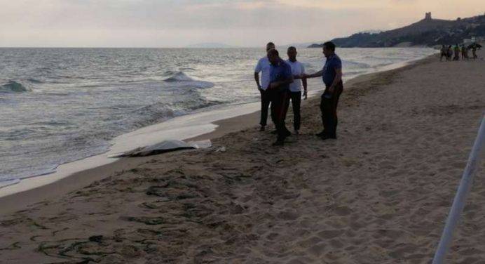 Orrore a Gela: trovato in spiaggia cadavere mutilato