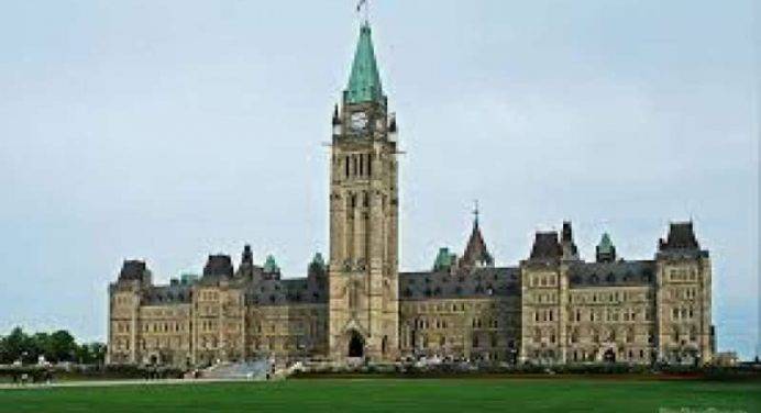 Ottawa: attentato in Parlamento, muore un soldato