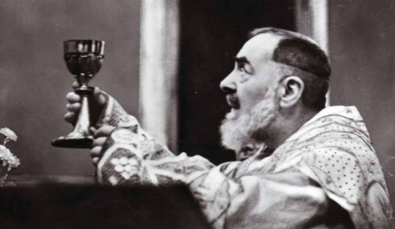 Padre Pio, cent'anni fa il miracolo delle stimmate