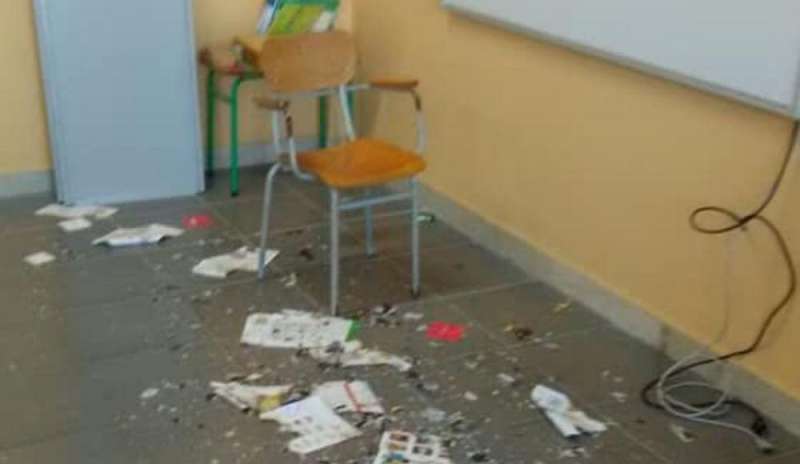 Palermo, baby gang distrugge la scuola