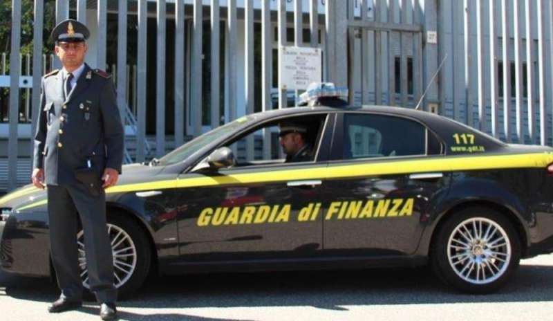 Palermo: sbarca con 21 chili di droga, arrestato