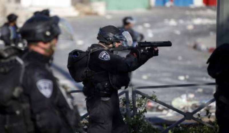 Palestinese ucciso, continuano gli scontri con la polizia