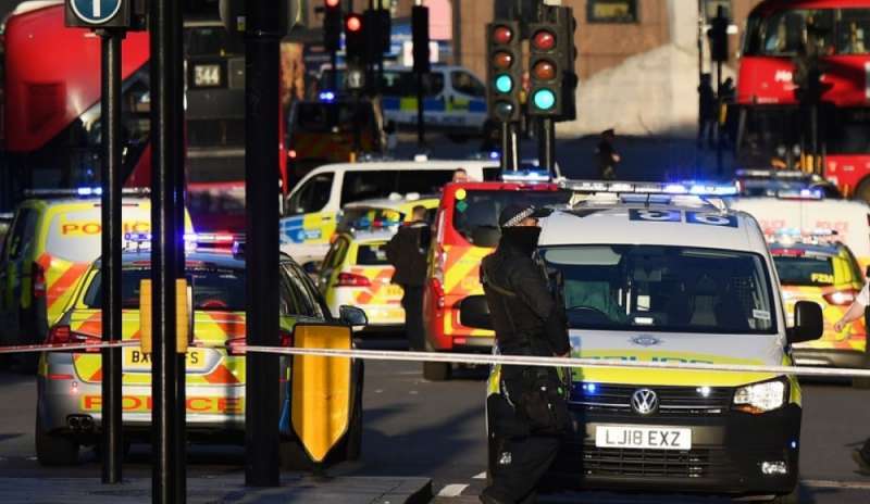 Terrore sul London Bridge, due morti